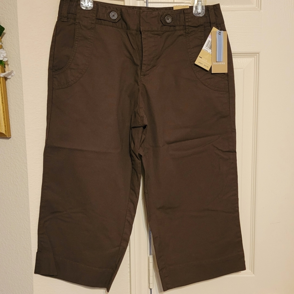 NEW Dockers Brown Capris Mid-rise Curvy Fit - Size 6
